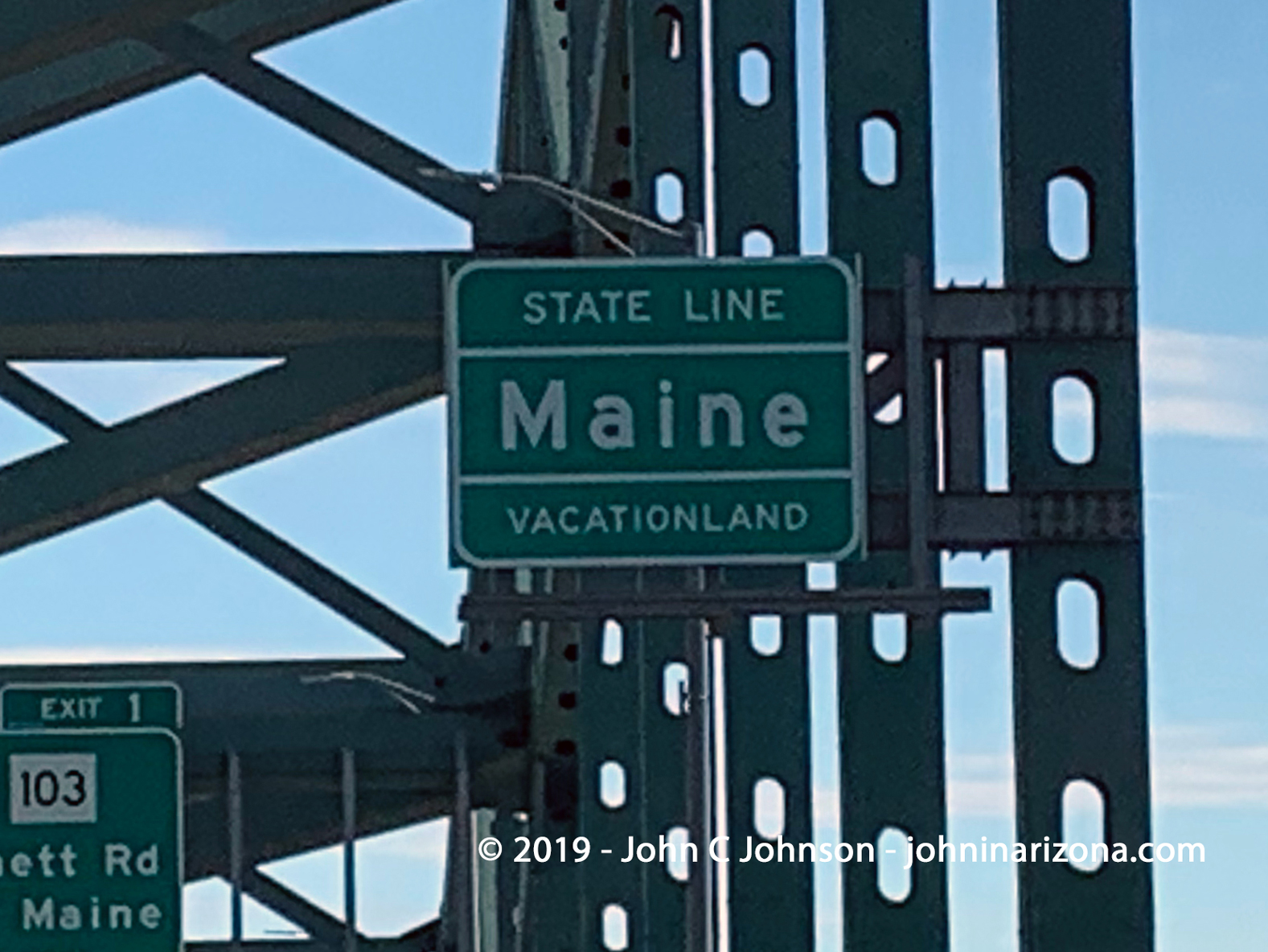 Massachusetts state line sign